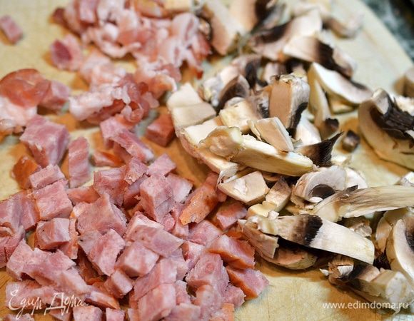 Все для начинки нарезать мелким кубиком.