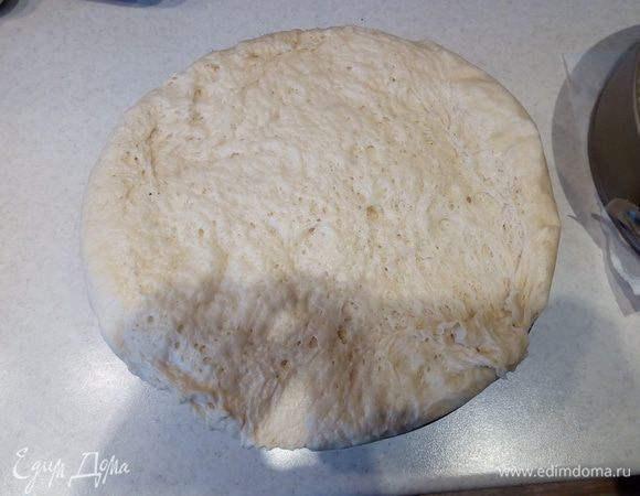 Подошедшее тесто снова должно увеличиться в размере минимум вдвое.