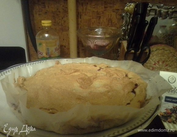 Выпекать в духовке при 180°С, 30 минут. Выпечь таким образам 3 коржа.