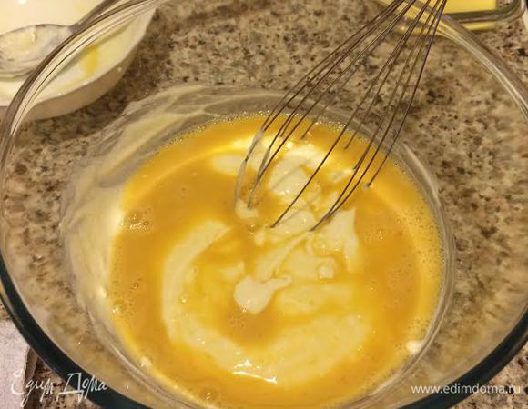 Добавить яйцо.