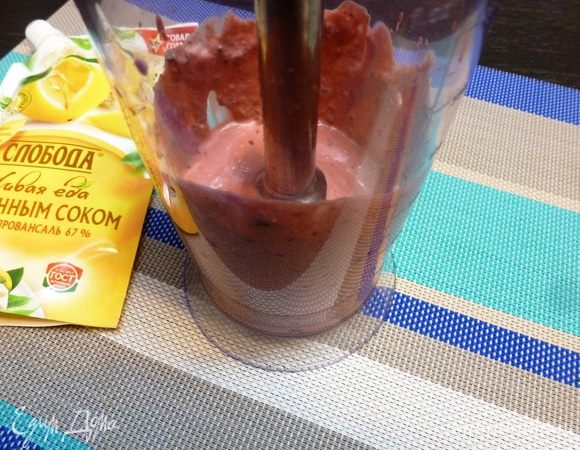 Пробьем содержимое до однородности.