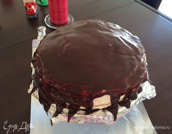 Дать торту настояться 1 день (при комнатной температуре).