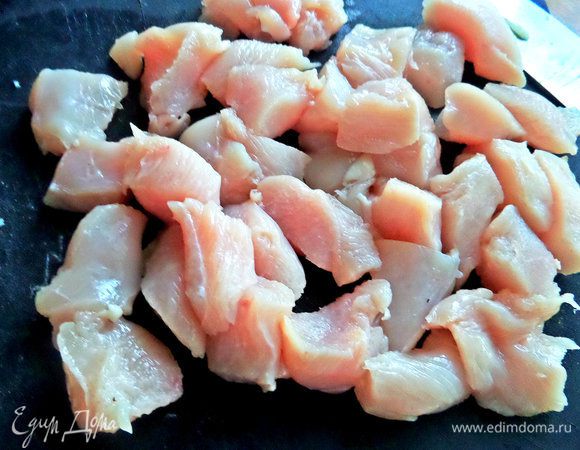 Нарезать крупными кубиками.