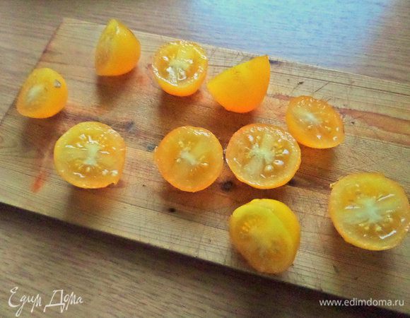 Черри штук 8 — 10 делим пополам. 