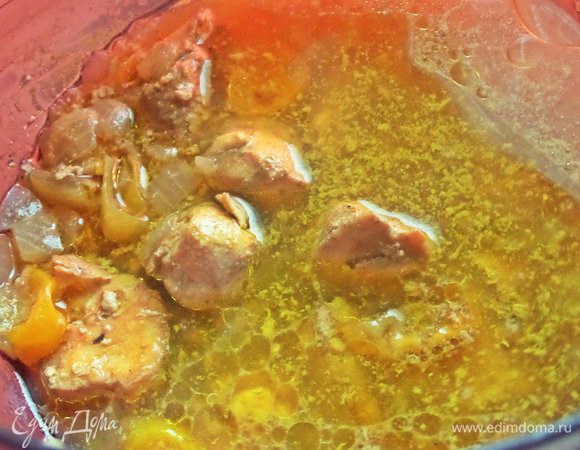 Закрыть крышку и тушить минут 25 на программе «тушение».