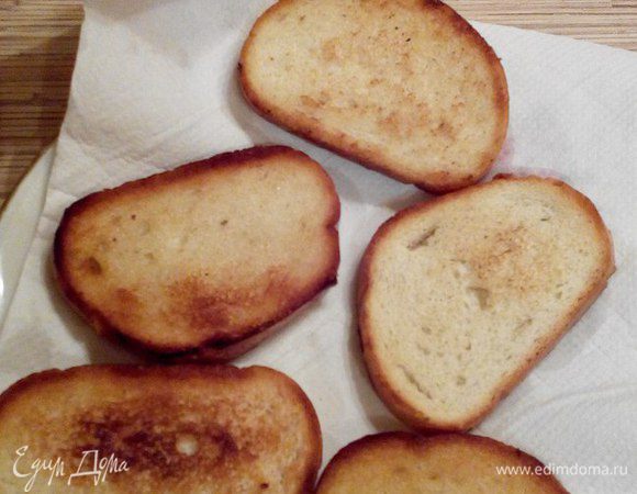 Обязательно дайте гренкам остыть. 