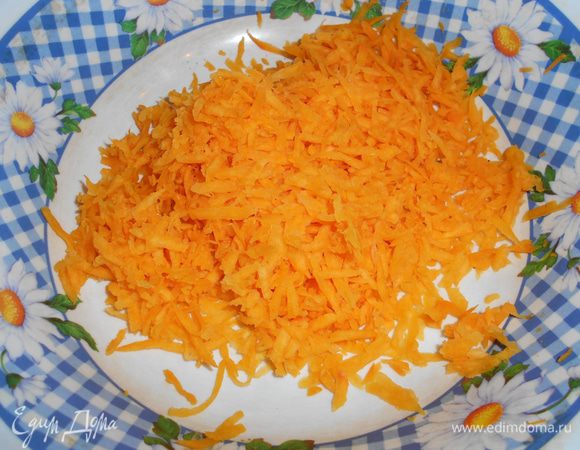 Мякоть тыквы натираем на терке.
