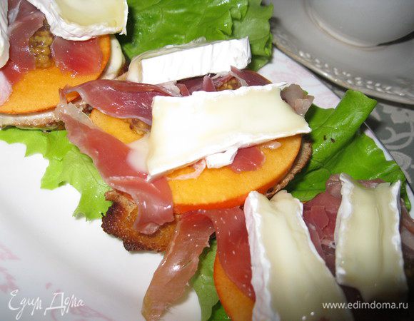 Снять со сковородки, подавать горячими как самостоятельный перекус, к кофе или белому освежающему вину.
Лакомьтесь на здоровье!