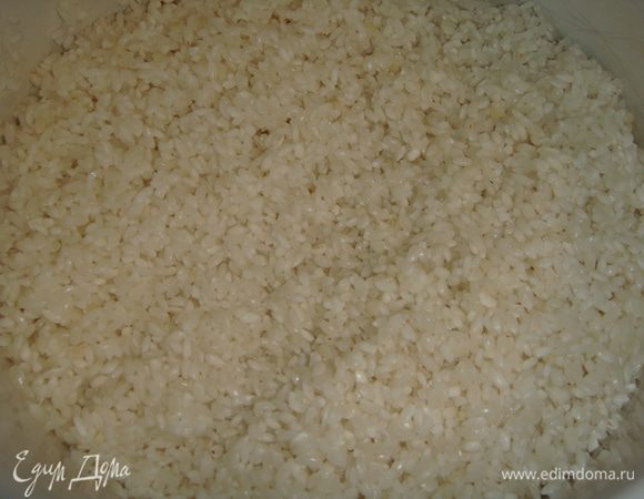 Краснодарский рис промыть до прозрачной воды.
