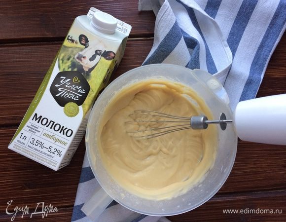 Налейте обратно в кастрюлю и готовьте 2 минуты до загустения, не переставая помешивать. Дайте остыть.