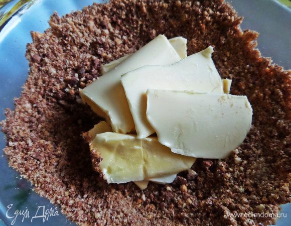 Добавить мягкое масло. Смешать.