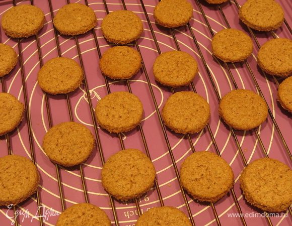 Даем остыть печенью на решетке.