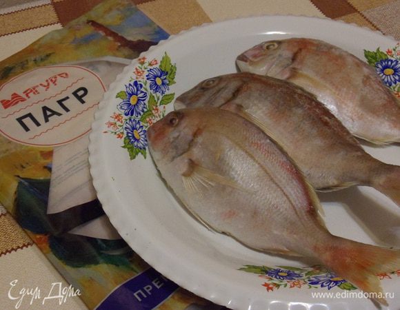 Размораживаем рыбу.