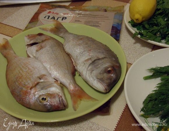 Срезаем все плавники, потрошим, удаляем жабры, тщательно промываем.