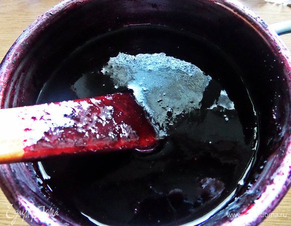 Тщательно смешиваем. Я поставила для быстроты на маленький огонь.