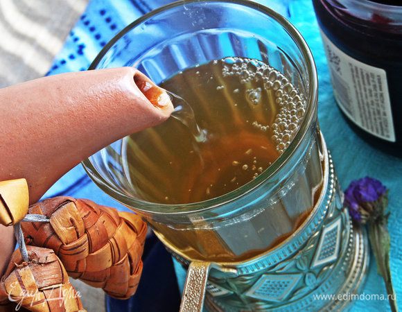 Разливаем чай.