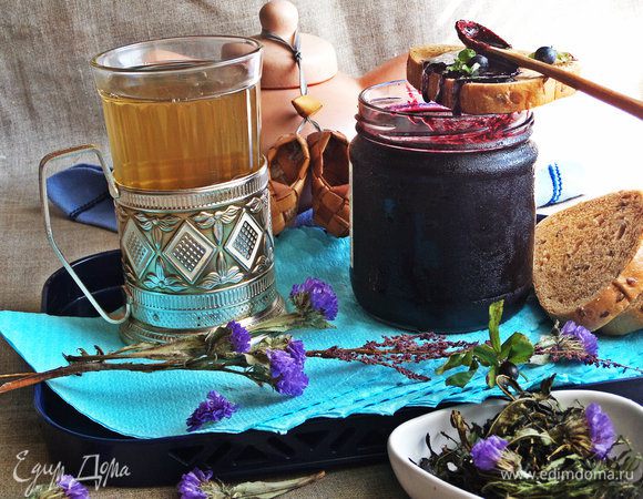 Делаем тосты из хлеба с семечками.