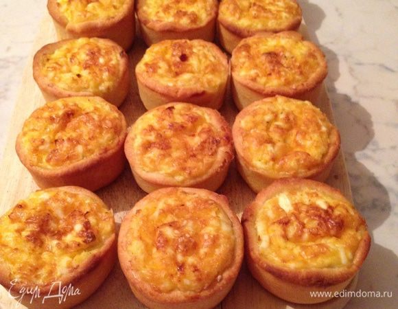 Духовку разогреть до 180°С. Выпекать 15 — 20 минут до образования золотистой корочки.
Приятного аппетита!