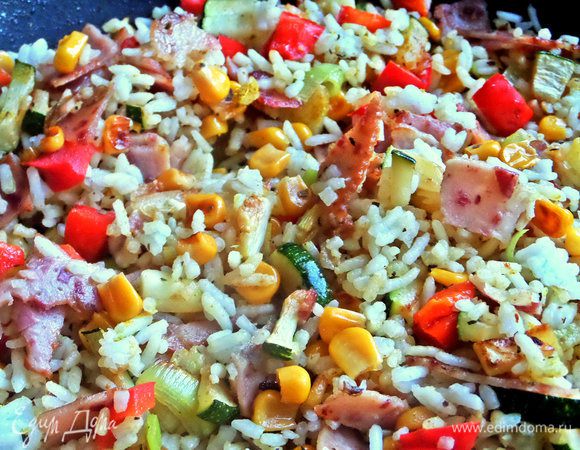 Выключаем огонь, накрываем крышкой, пока собираем на стол.