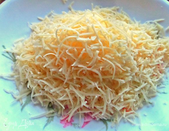 Сыр мелко натереть. В оригинале было 60 г сыра.