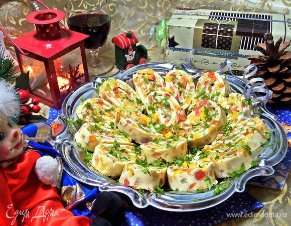 Ваши гости, да и семья оценят эффектный и вкусный рулетик!