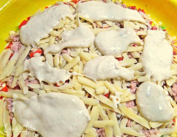 Переложить ложкой остальное тесто.