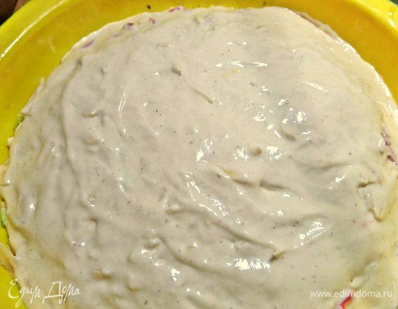 Разровнять, чтобы вся начинка была скрыта.