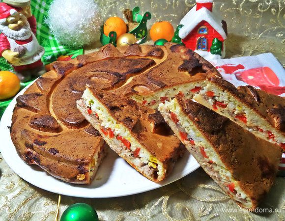 Куски пирога легко можно взять с собой на работу, в гости или пикник, начинка не высыпается, как видите, да и сыр делает свое дело.