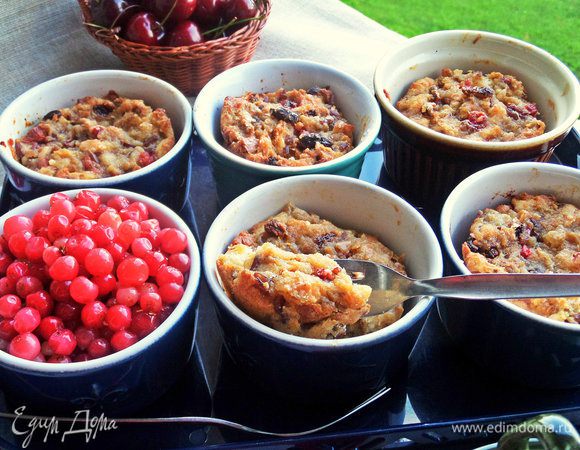 Подавать в теплом виде с кофе.