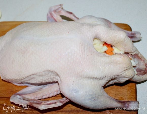 Зафаршировать утку.