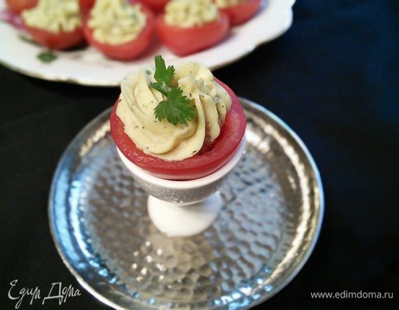 Украсить свежей зеленью.