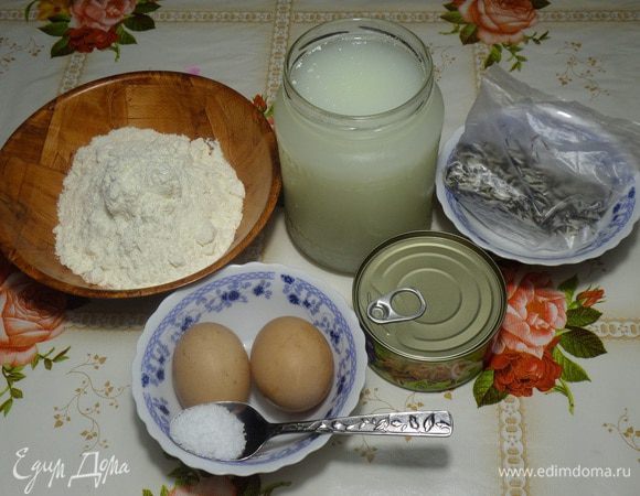 Подготавливаем продукты. Отвариваем до готовности 1 пакетик риса. (Я использовала смесь риса).