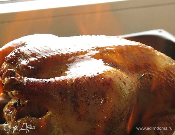 Птица в огне, фламбируется. Подаем с соусом. Приятного аппетита!