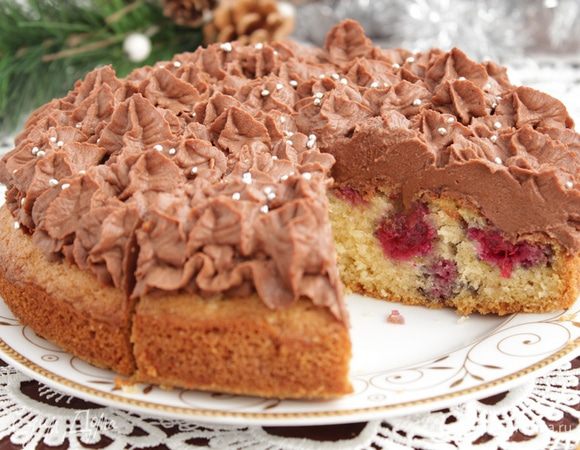 Нанести крем на остывший корж.