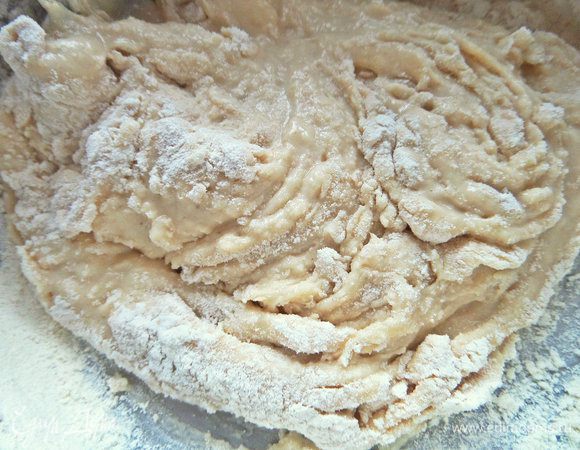 Для удобства я отмерила 1 ч. л. дрожжей и уже с ложки отделила четверть. Замесить состав.