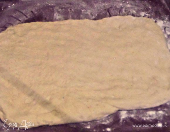 Размять или раскатать в прямоугольник.