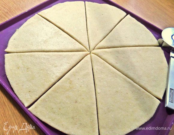 Поделить на 8 треугольников, можно не до конца края.