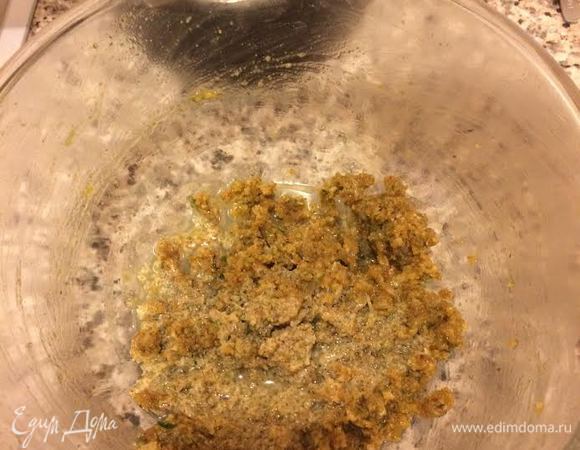 Начать постепенно добавлять теплый бульон.