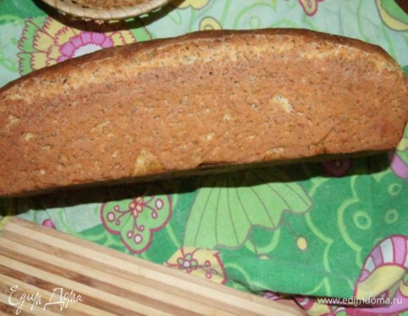 Выпекать хлеб с маком в разогретой до 220°С 15 минут, потом убавить до 180°С и  готовить еще 30 минут.
Вынуть из формы и полностью остудить.