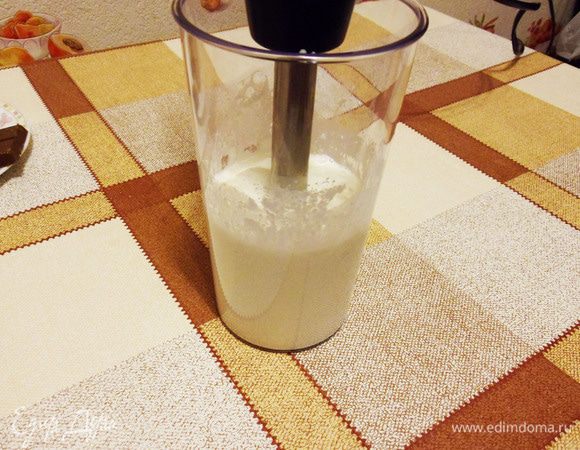 Тщательно взбить блендером до однородной массы.