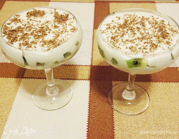 Посыпать натертым на терке шоколадом.