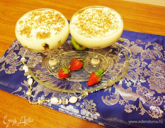 Десерт можно подавать сразу.