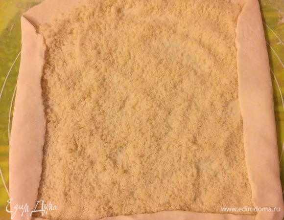 И аккуратно свернуть в рулет.