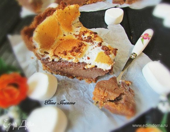 Нарезать тарт горячим ножом.