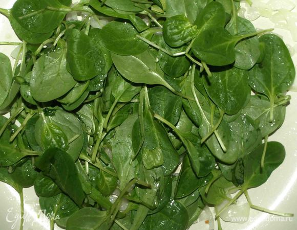 Добавить шпинат.