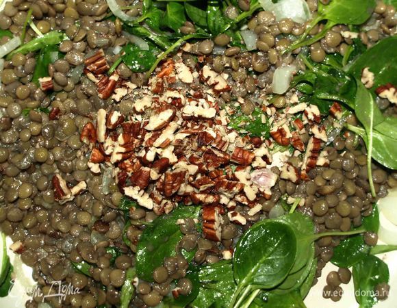 Орехи пекан порубить и добавить к остальным ингредиентам. 