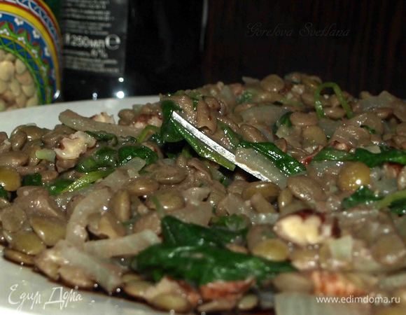 Подавать блюдо теплым или холодным. Можно добавить пару капель бальзамического уксуса. 