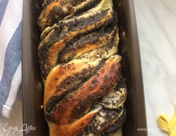 Выпекайте при температуре 190°С в течение 30 минут, затем переверните противень и выпекайте еще 10 минут до румяной корочки. 