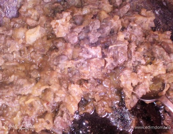 Когда начинка будет готова, даем ей немного остыть.