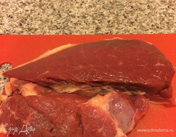 Как я уже выше писала, фарш лучше делать из жирного мяса.